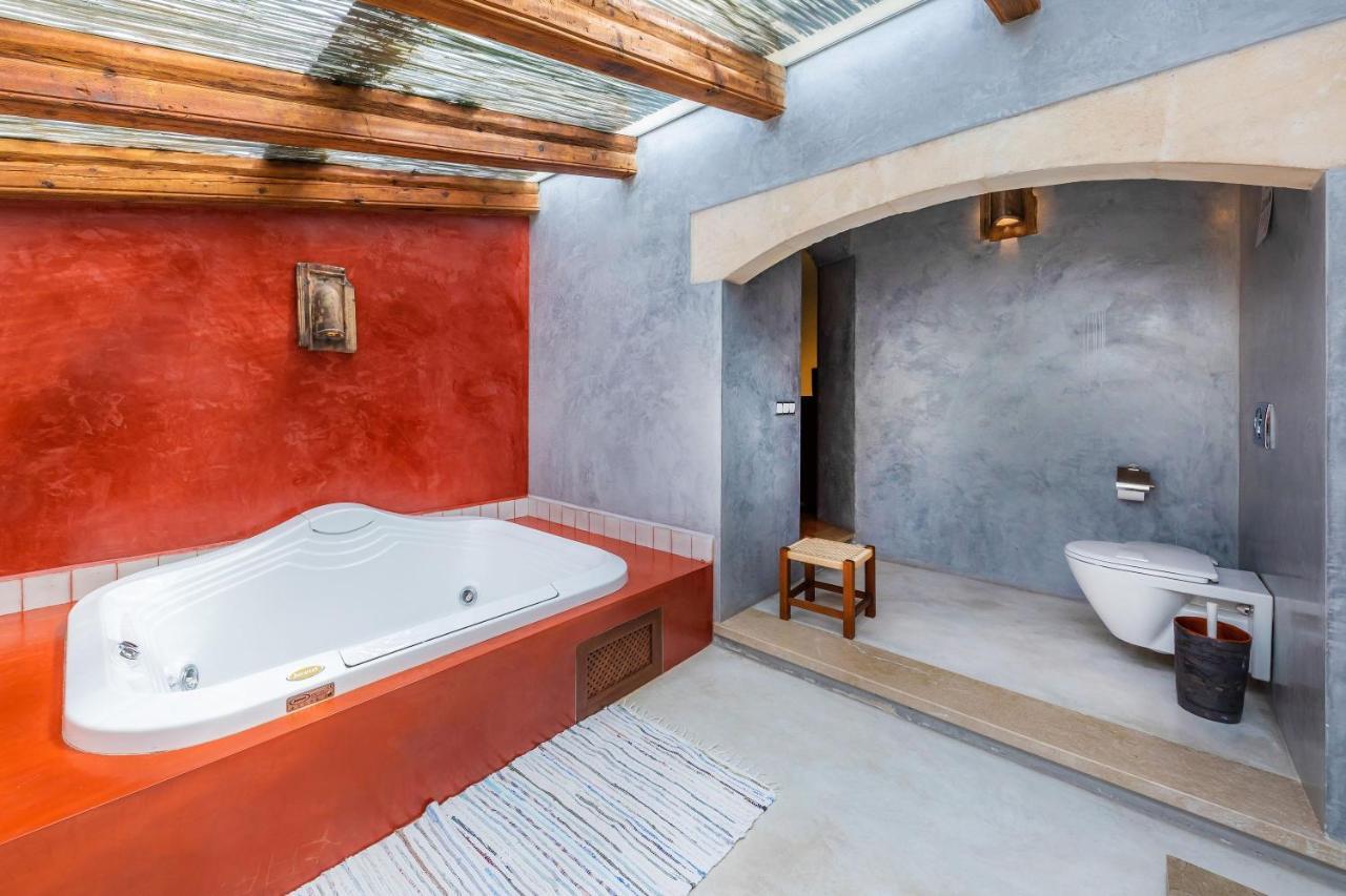 Xisco Villa *